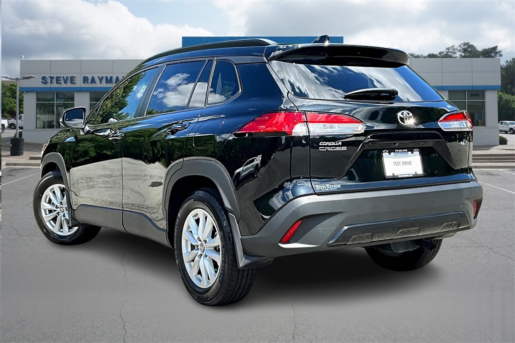 2024 Toyota Corolla Cross LE photo 2