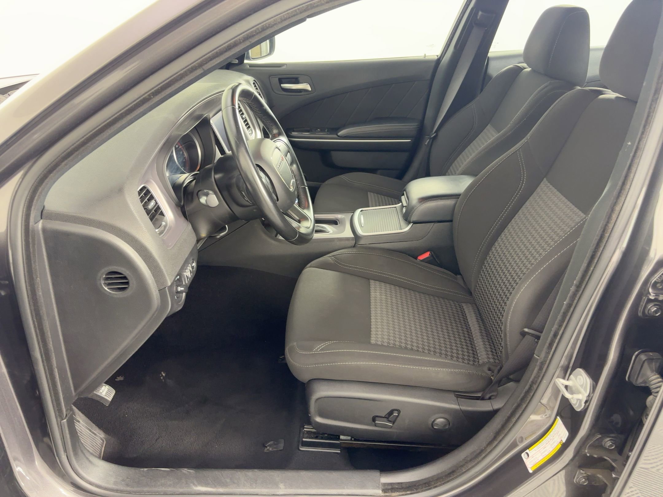 2023 Dodge Charger SXT photo 4