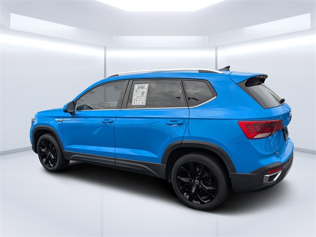 2023 Volkswagen Taos SE photo 3