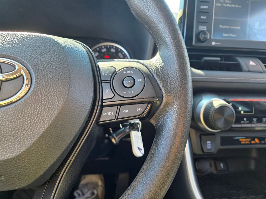 2022 Toyota RAV4 LE photo 23