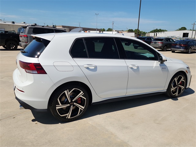 2025 Volkswagen Golf GTI SE photo 2