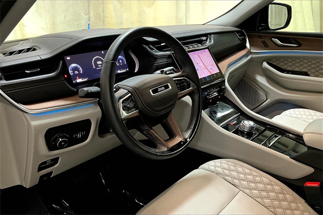 2022 Jeep Grand Cherokee Summit photo 14