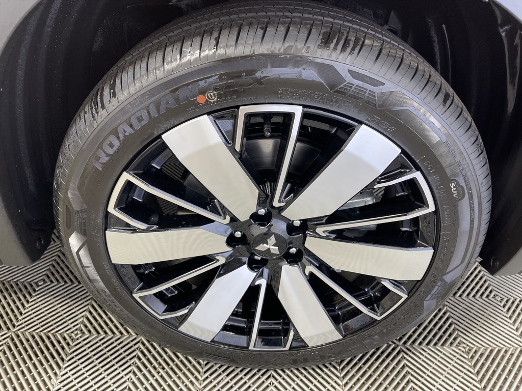 2025 Mitsubishi Outlander SE photo 35