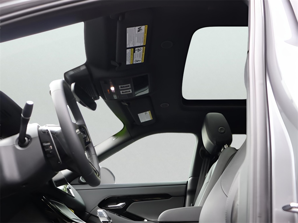 2024 Land Rover Range Rover Evoque Dynamic SE photo 32