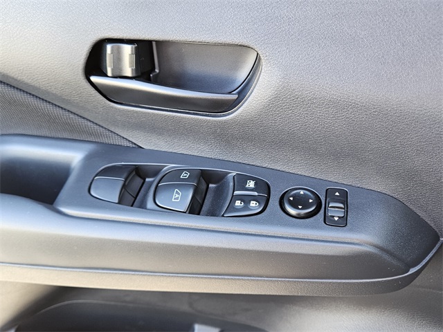 2025 Nissan Kicks Play S photo 24
