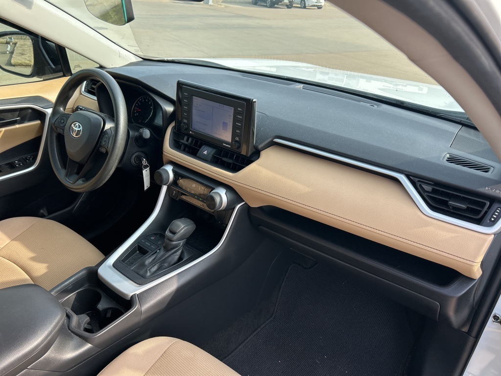 2021 Toyota RAV4 LE photo 28