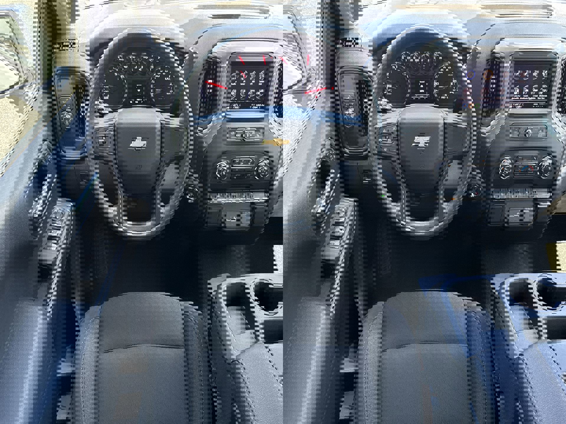 2023 Chevrolet Silverado 1500 Custom photo 24