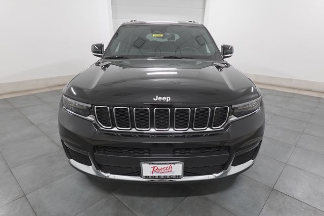 2025 Jeep Grand Cherokee Limited photo 2