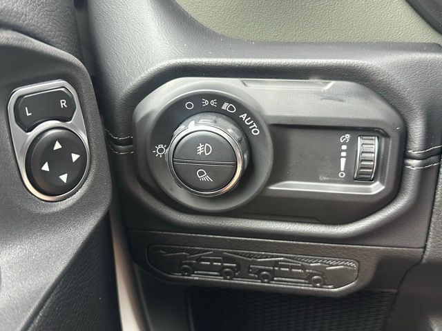 2025 Jeep Gladiator Mojave photo 16