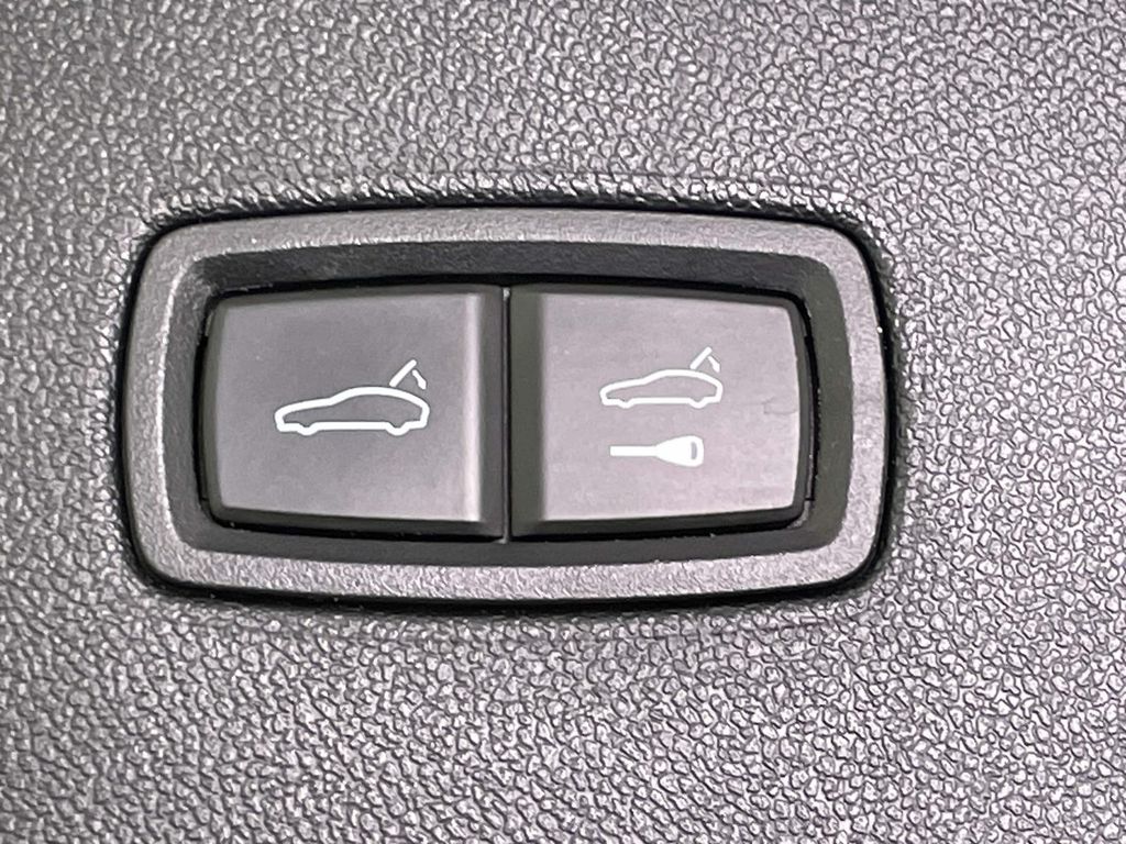 2020 Porsche Cayenne Base photo 18