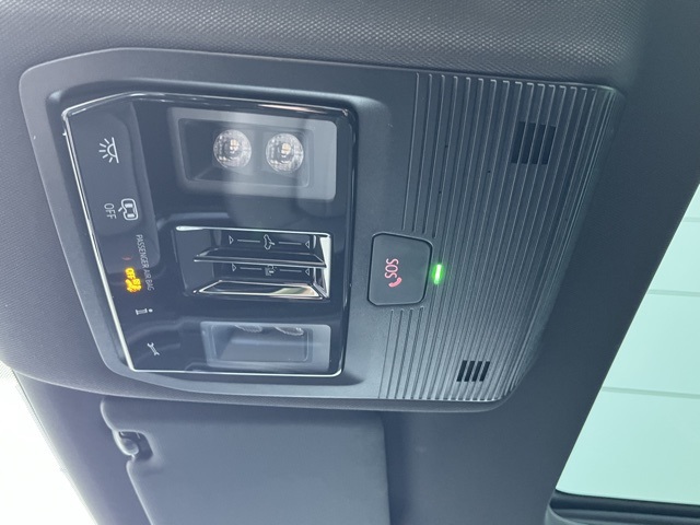 2025 Volkswagen Atlas Cross Sport SEL R-Line photo 50