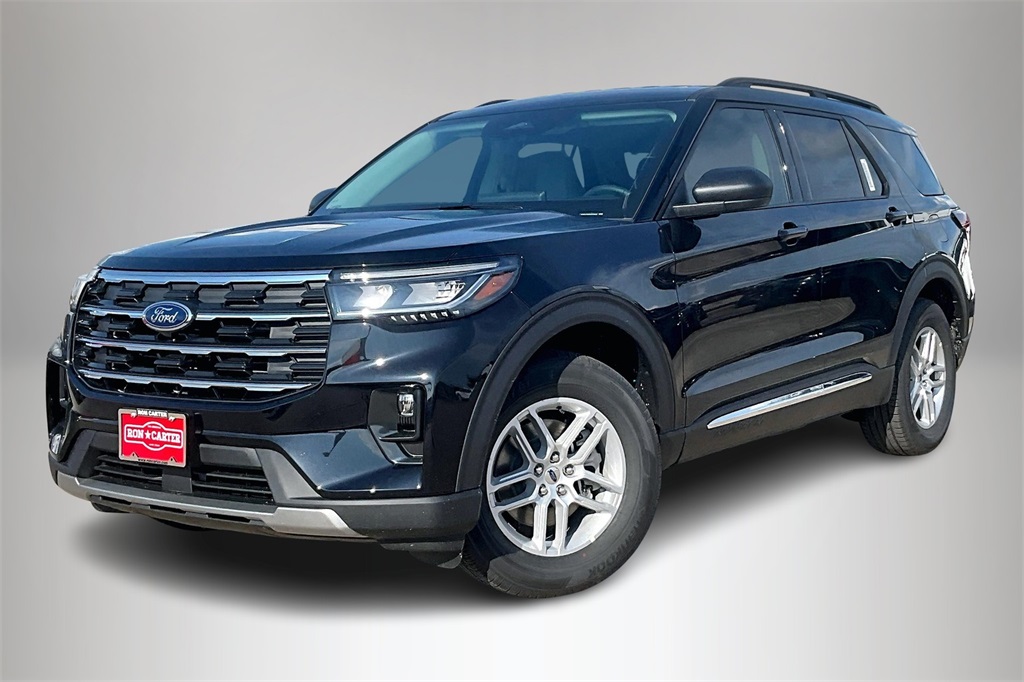 2025 Ford Explorer photo 2