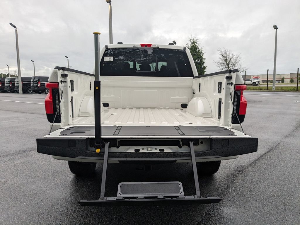 2025 Ford F-150 Lightning Platinum photo 13
