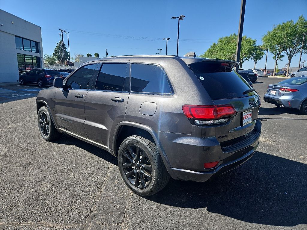 2020 Jeep Grand Cherokee Altitude photo 4