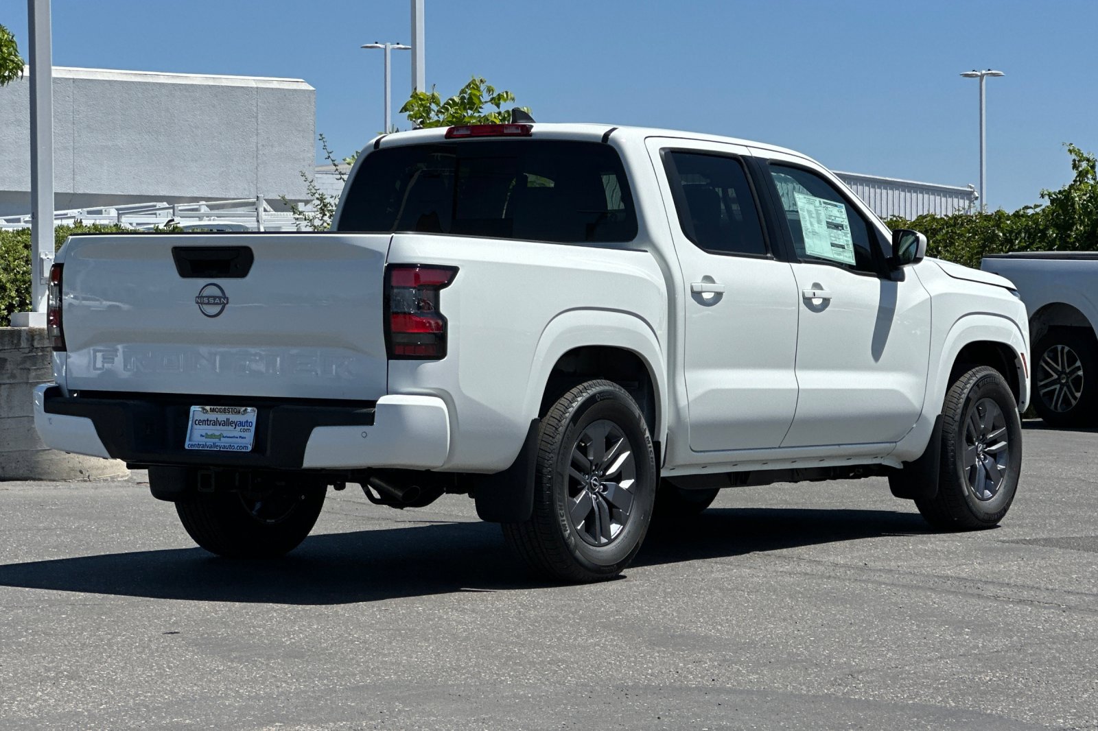 2025 Nissan Frontier Crew Cab SV photo 4