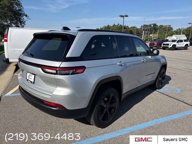 2023 Jeep Grand Cherokee Laredo Altitude photo 4