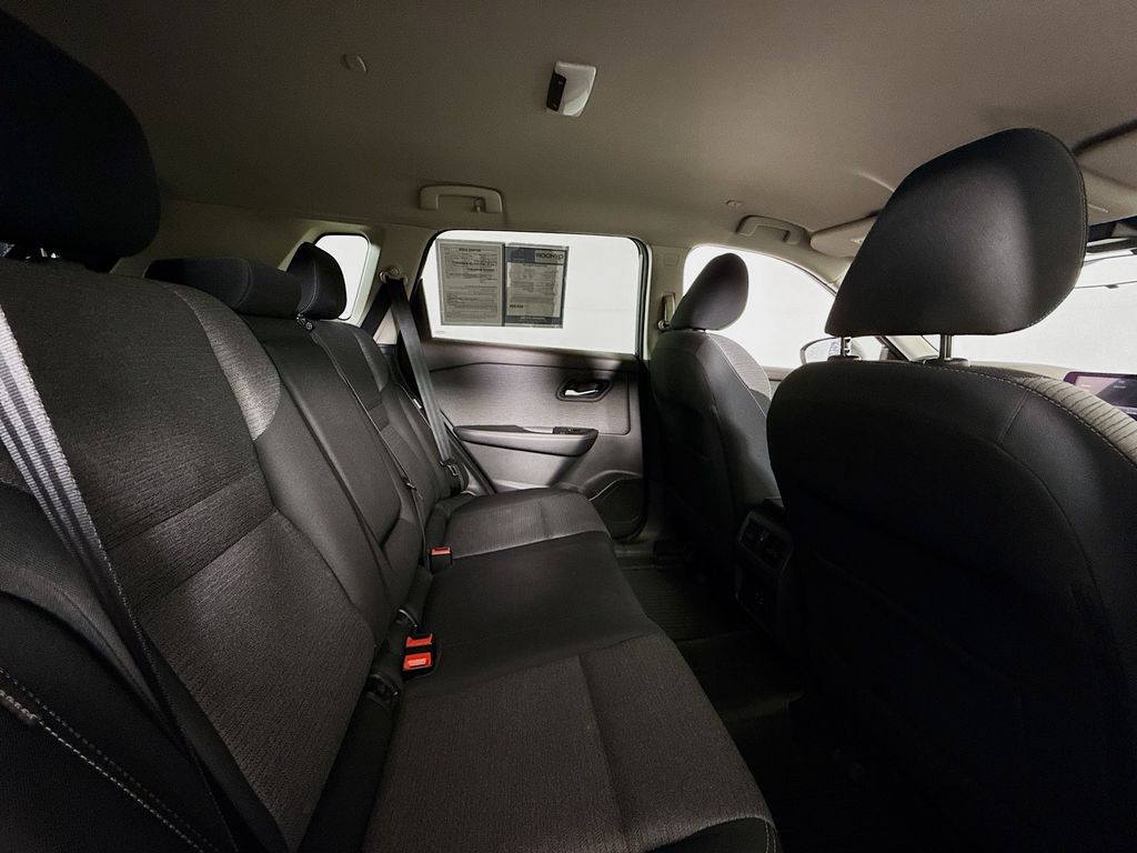 2022 Nissan Rogue SV photo 26