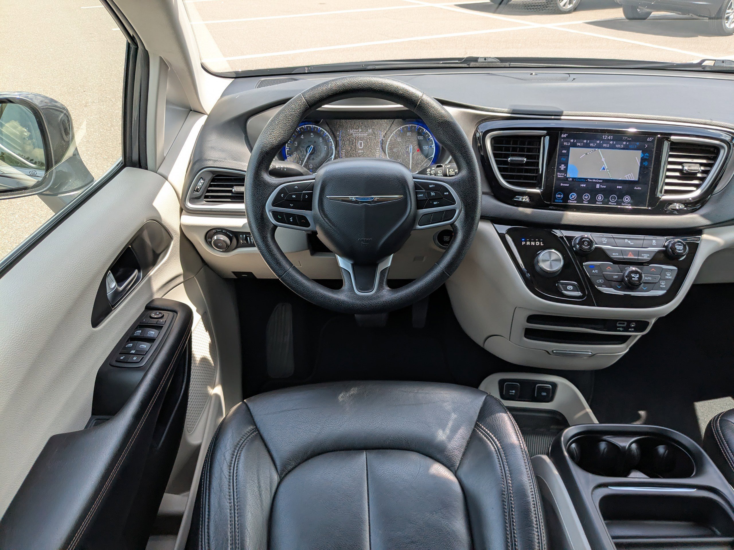 2020 Chrysler Pacifica Touring photo 16