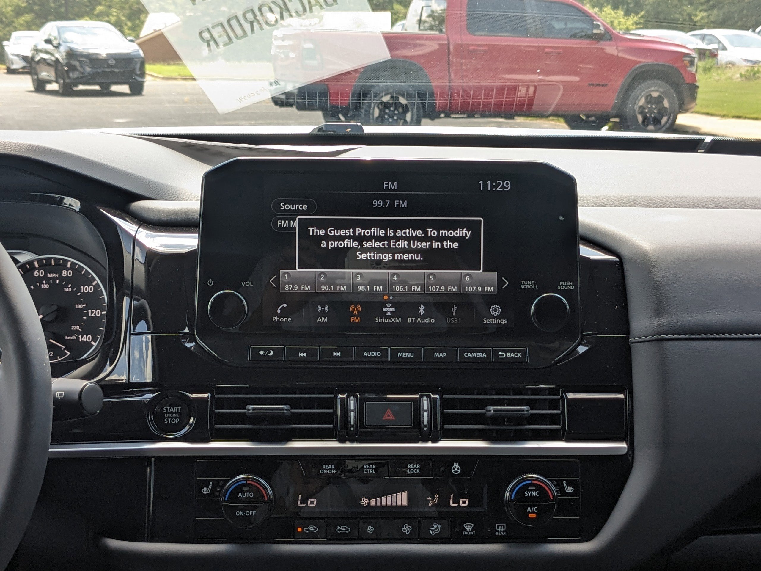 2025 Nissan Pathfinder SV photo 4
