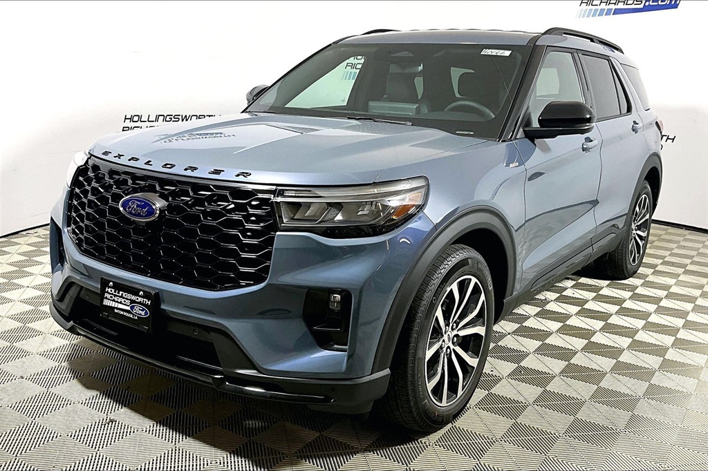 2026 Ford Explorer ST-LINE's photo