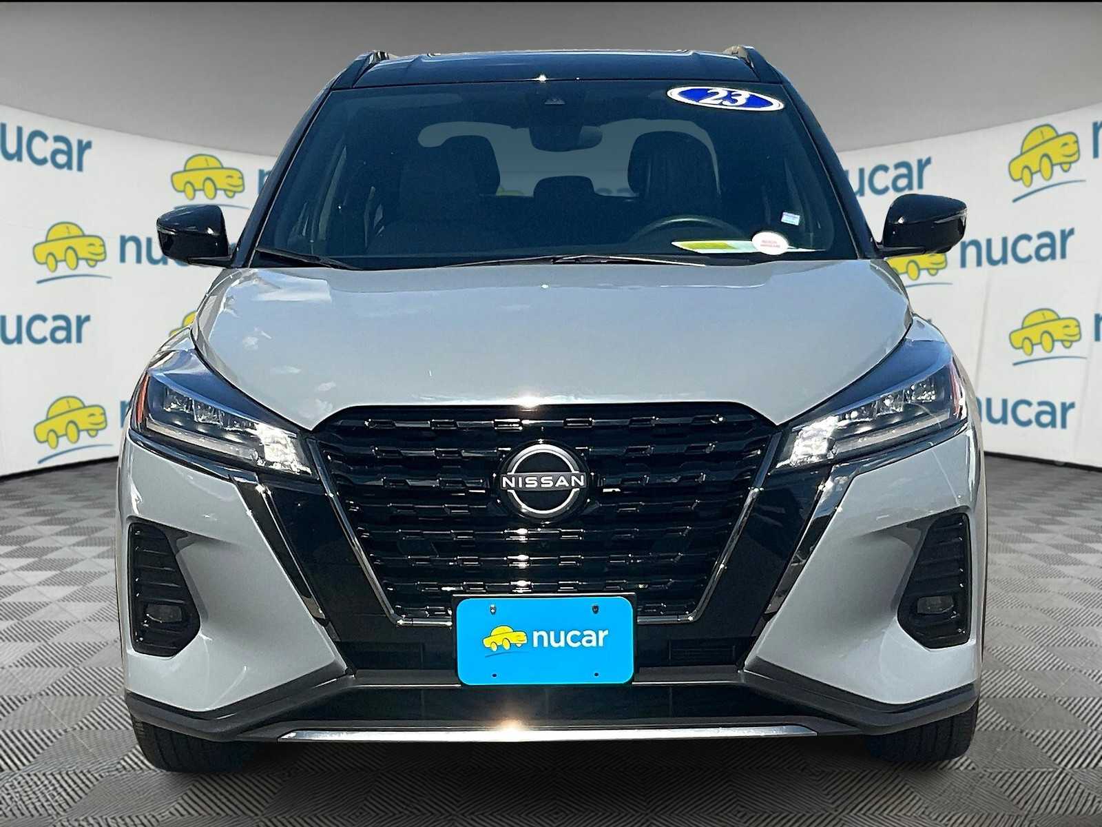2023 Nissan Kicks SR photo 2