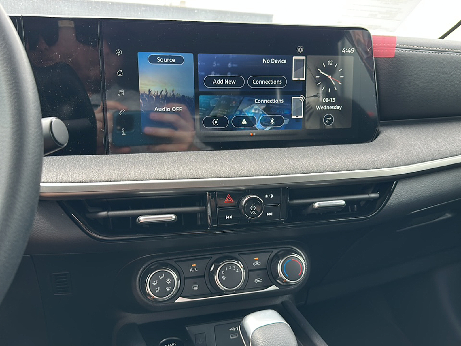 2025 Nissan Kicks SV photo 5