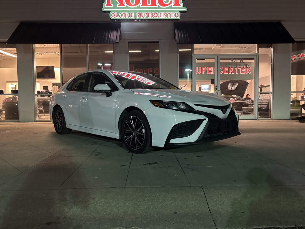 2024 Toyota Camry SE photo 2