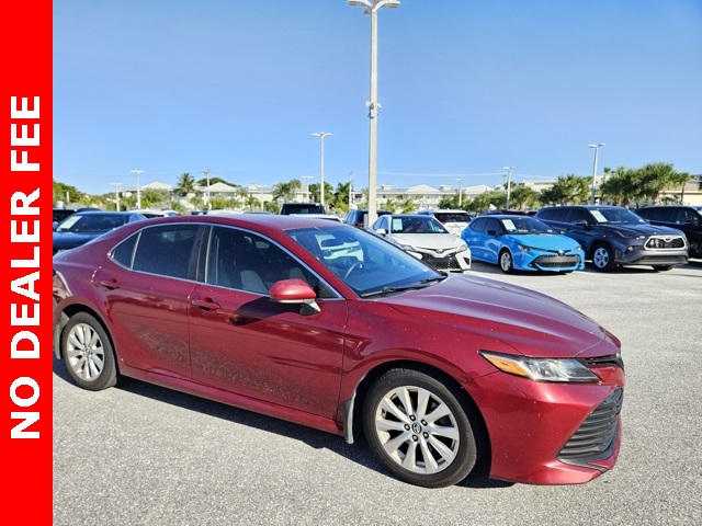 2019 Toyota Camry LE's photo