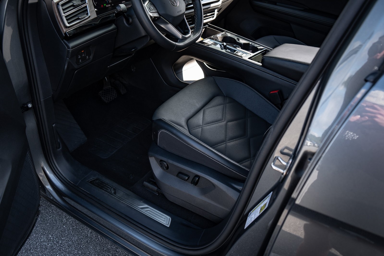 2024 Volkswagen Atlas SE Technology photo 13