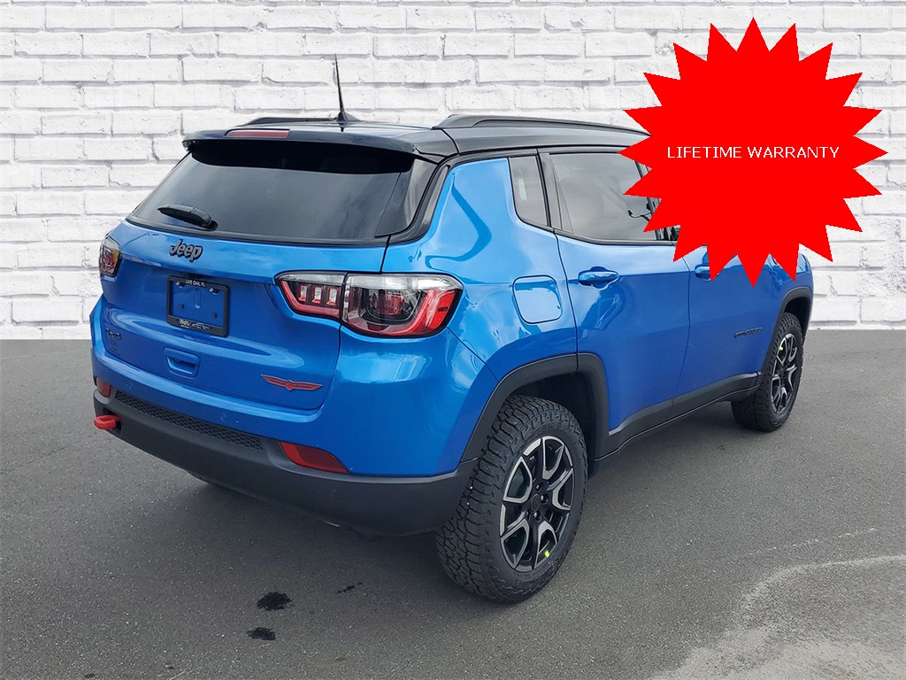 2026 Jeep Compass Trailhawk photo 2