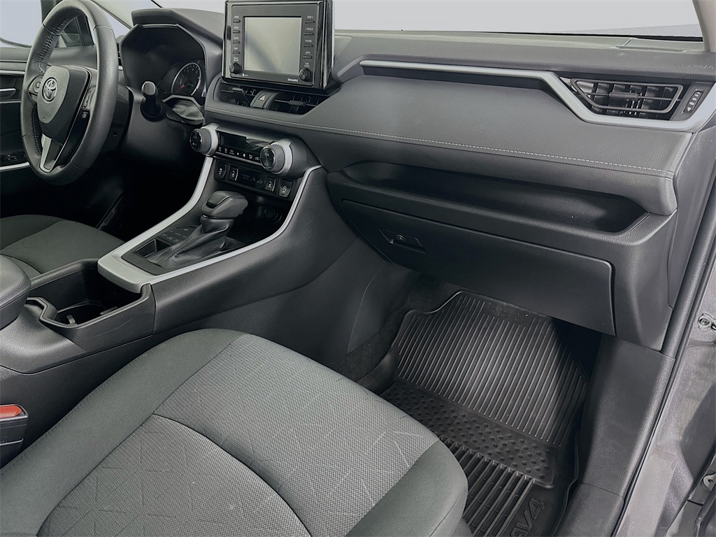 2022 Toyota RAV4 XLE photo 28