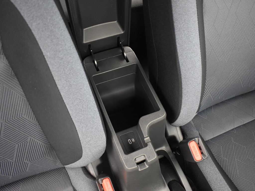 2025 Nissan Versa 1.6 SV photo 22