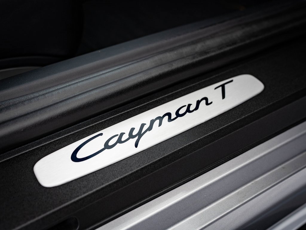 2023 Porsche Cayman T photo 30