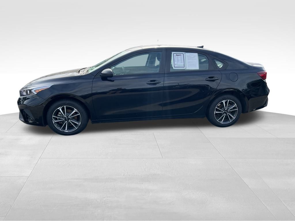 2023 Kia Forte LXS photo 2