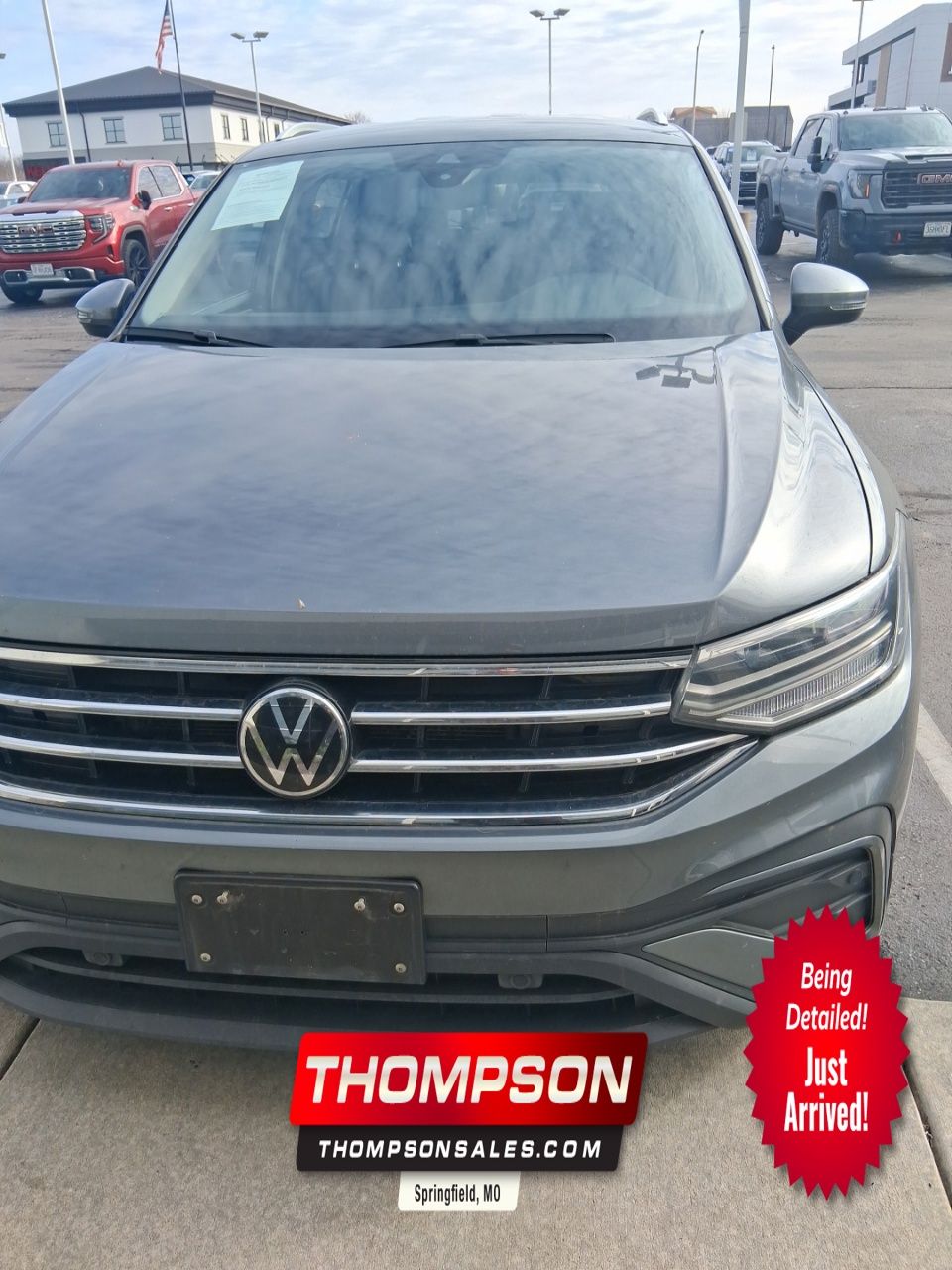 2024 Volkswagen Tiguan SE's photo