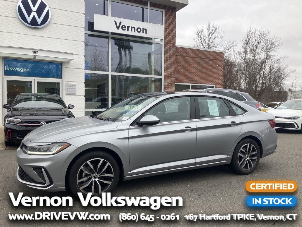 2025 Volkswagen Jetta SE's photo