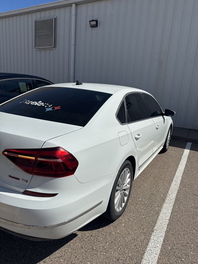 2017 Volkswagen Passat SE photo 8