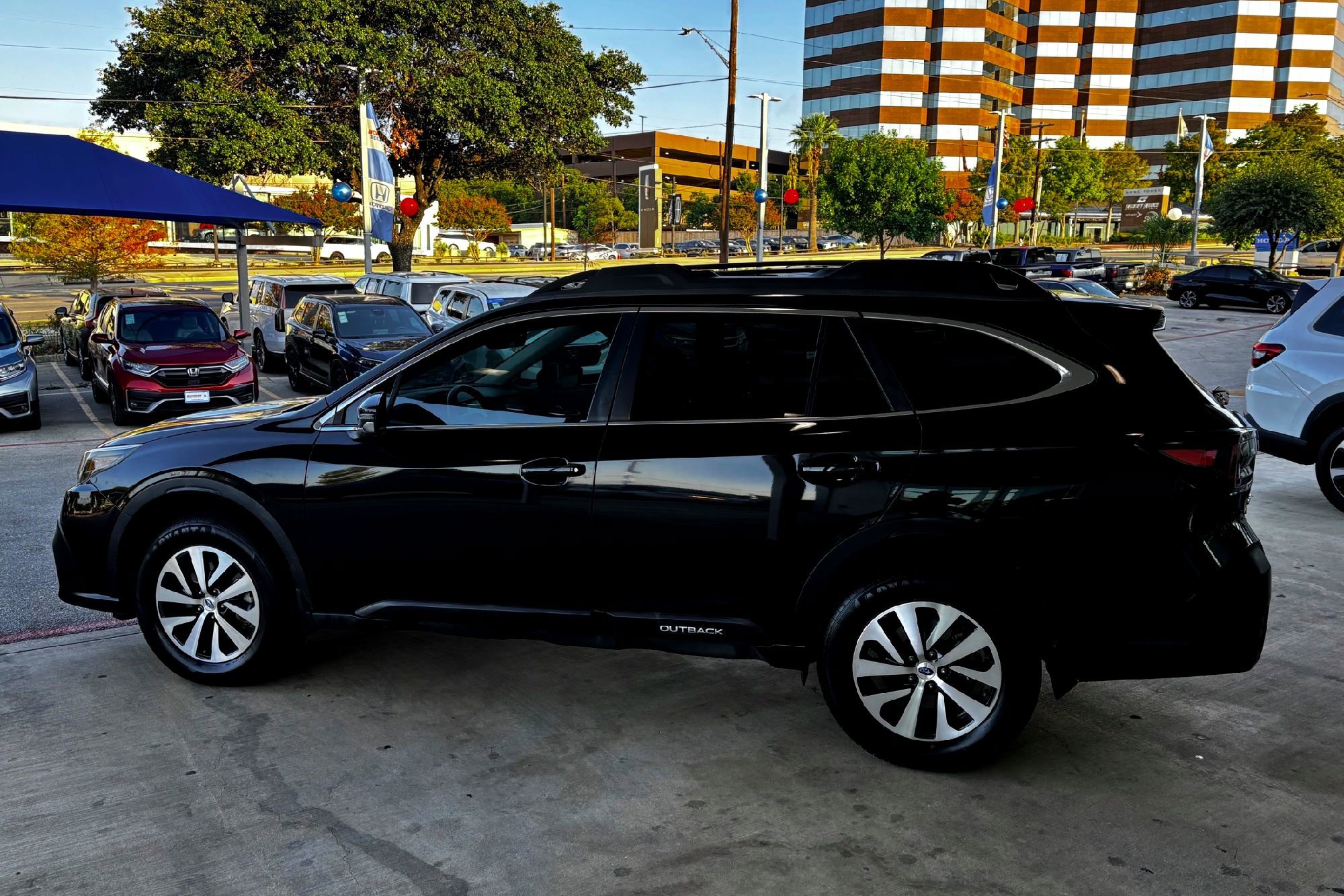 2021 Subaru Outback Premium photo 3