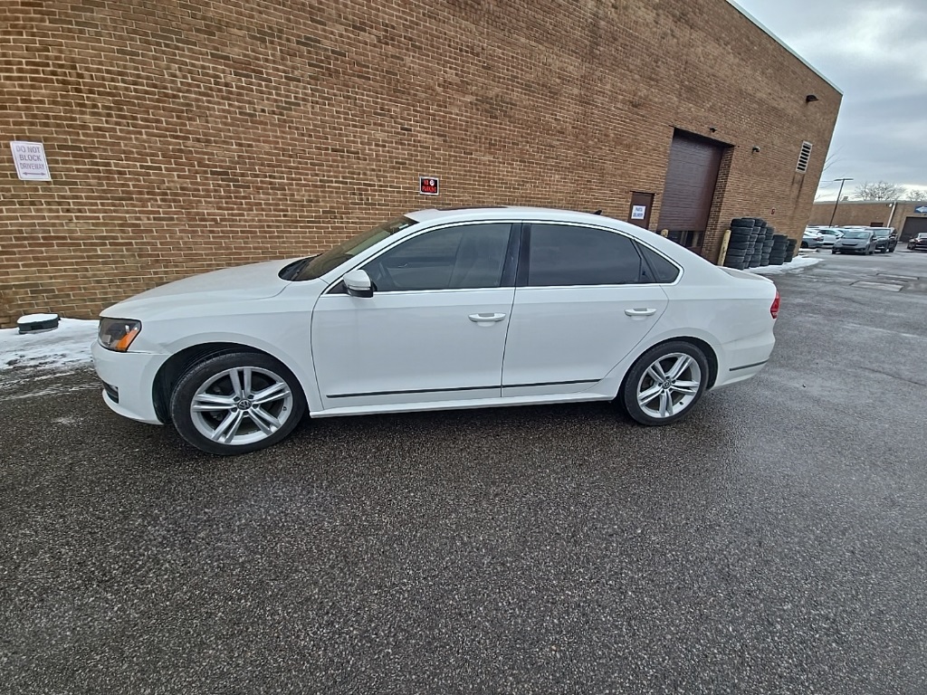 2014 Volkswagen Passat SE's photo