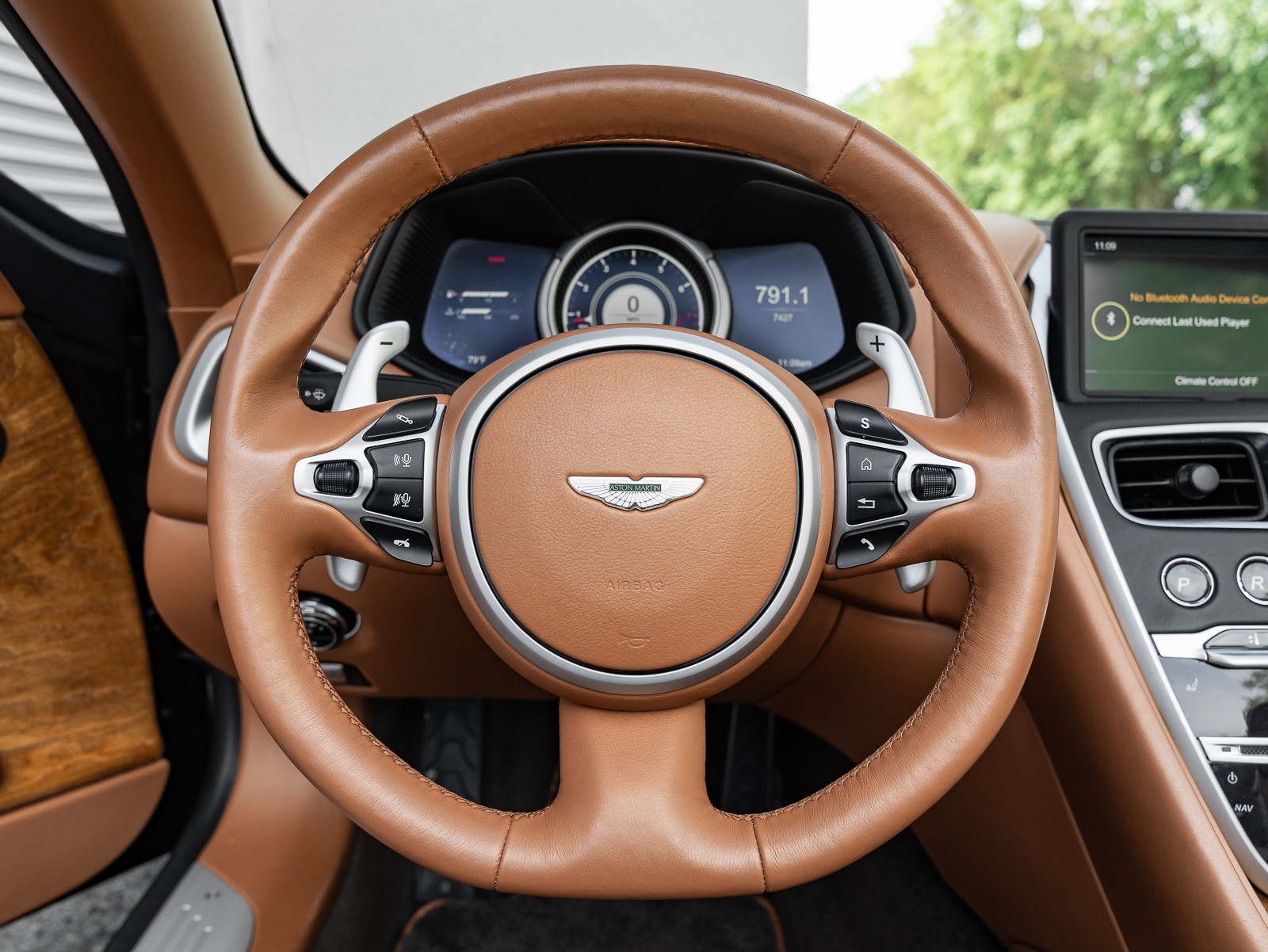 2019 Aston Martin DB11 AM5 photo 15
