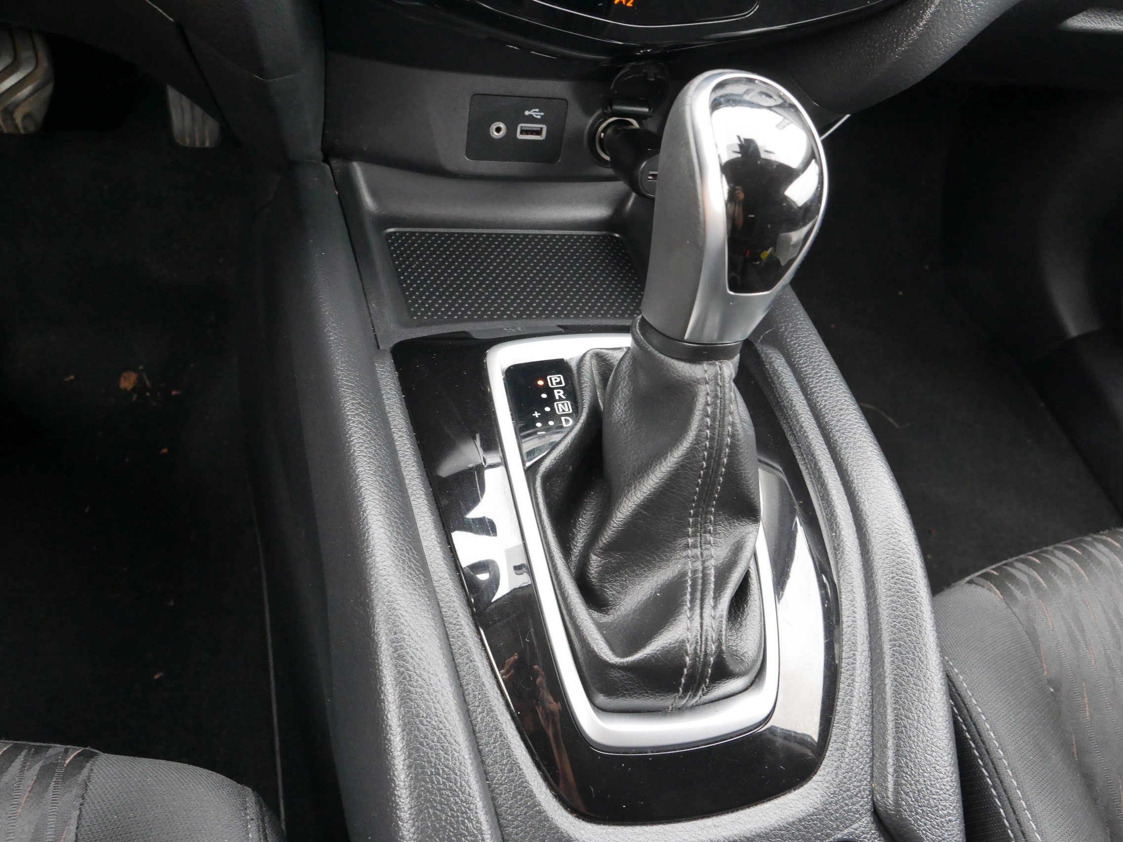 2019 Nissan Rogue SV photo 24