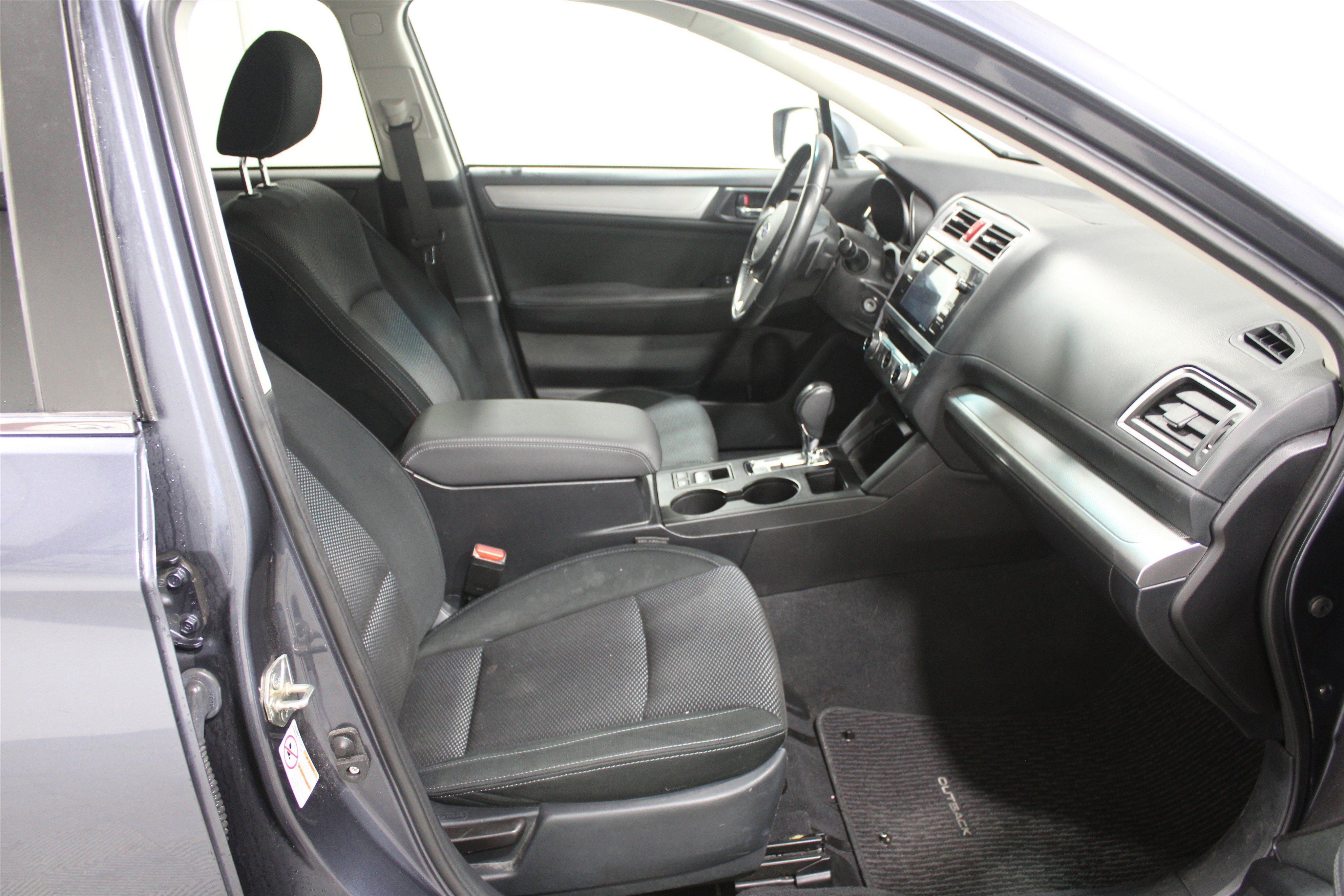 2017 Subaru Outback Premium photo 3