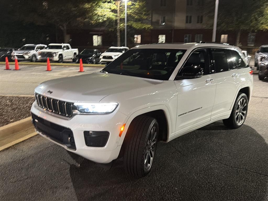 2023 Jeep Grand Cherokee Overland's photo