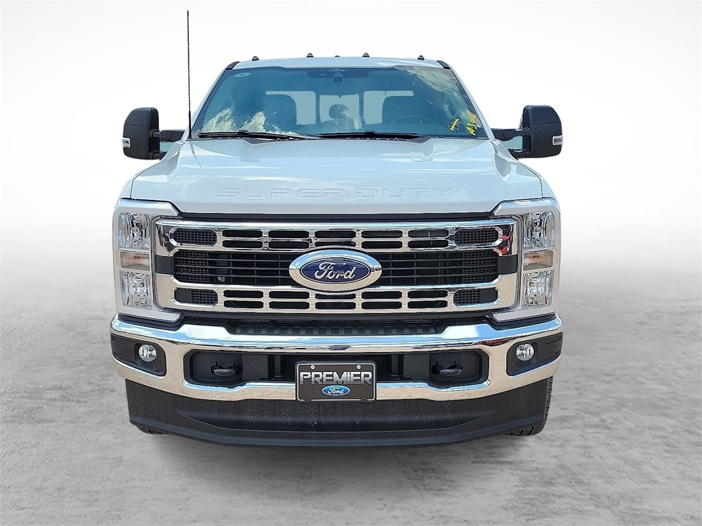 2025 Ford F-350 photo 3