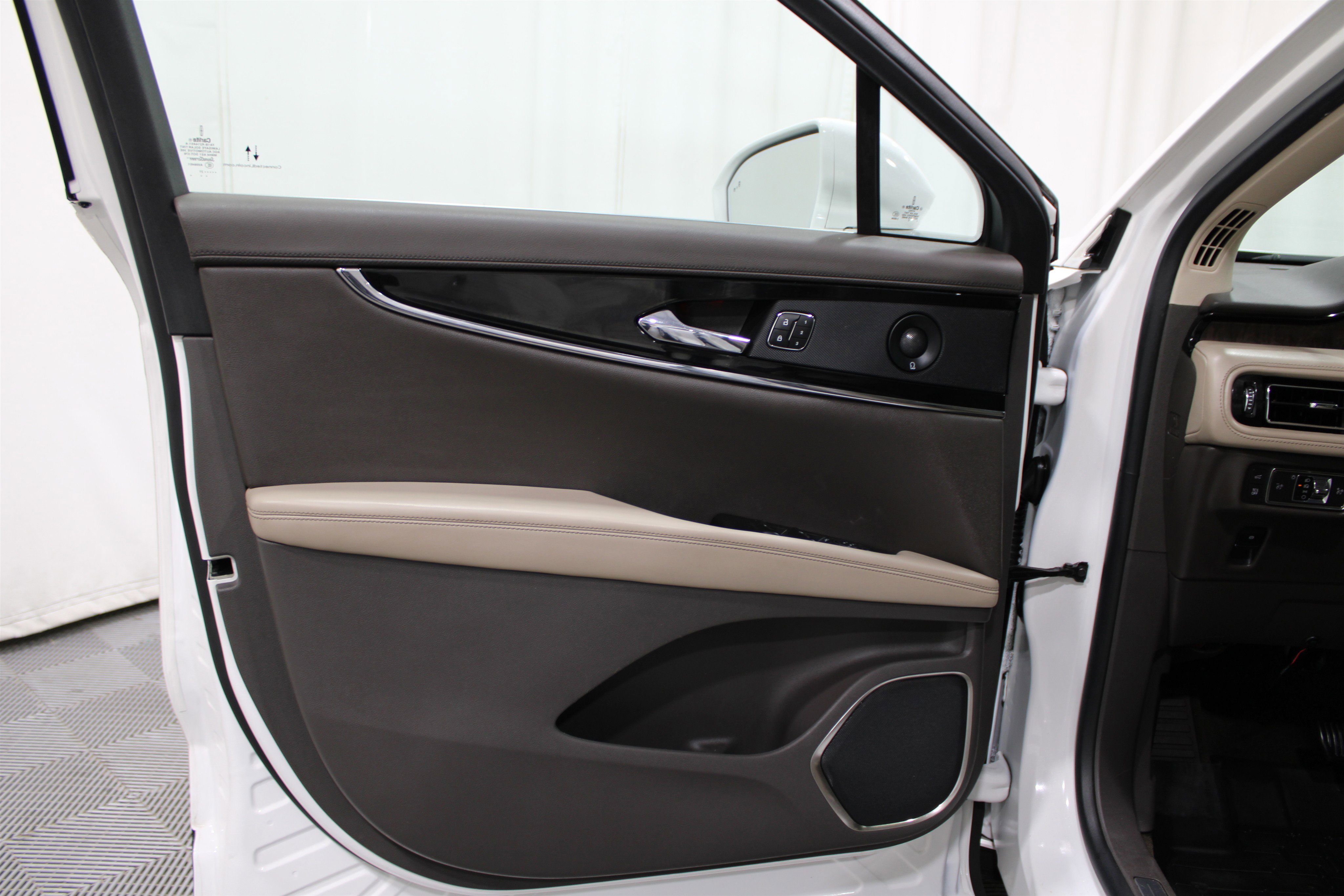 2021 Lincoln Nautilus Reserve photo 3