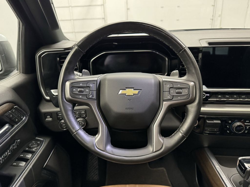 2024 Chevrolet Silverado 1500 High Country photo 4
