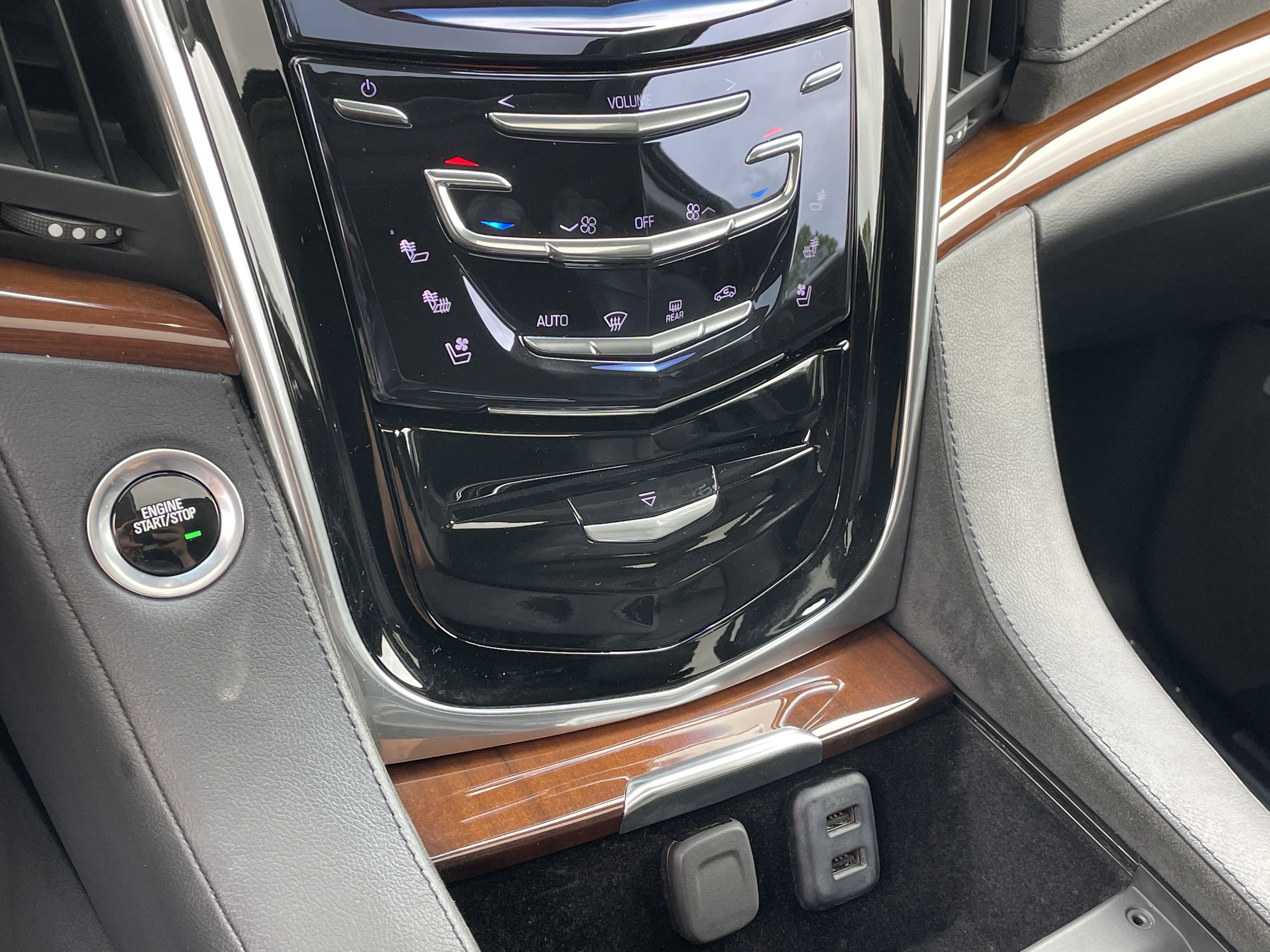 2019 Cadillac Escalade Premium Luxury photo 18