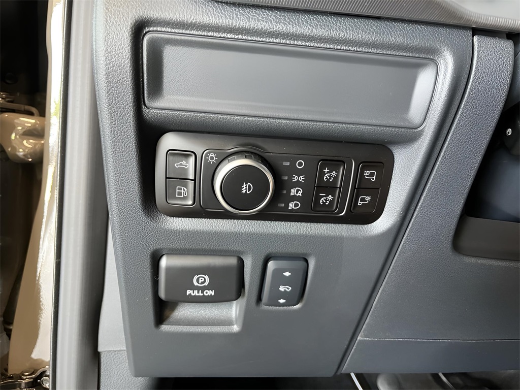 2025 Ford F-150 Lariat photo 13