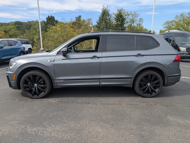 2020 Volkswagen Tiguan SE R-Line Black photo 2