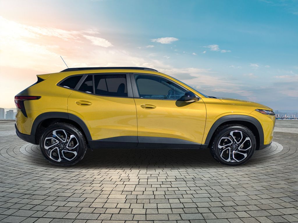 2024 Chevrolet Trax photo 2